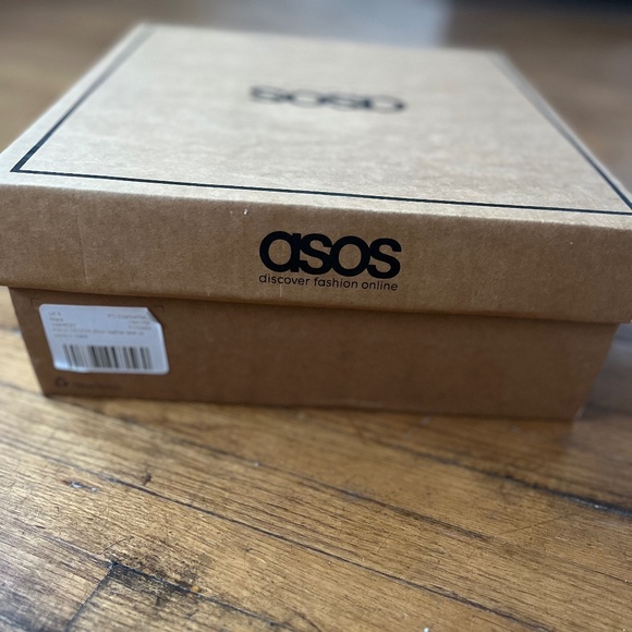 ASOS women’s black combat style boot - Picture 5 of 5